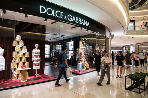 dolce gabbana cina crozza|Three years after ad controversy, D&G is still struggling to win .